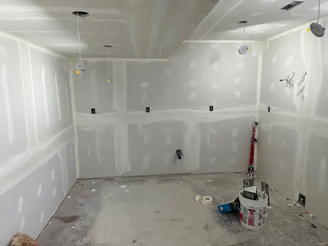 Carpenter for hire493147308142766086