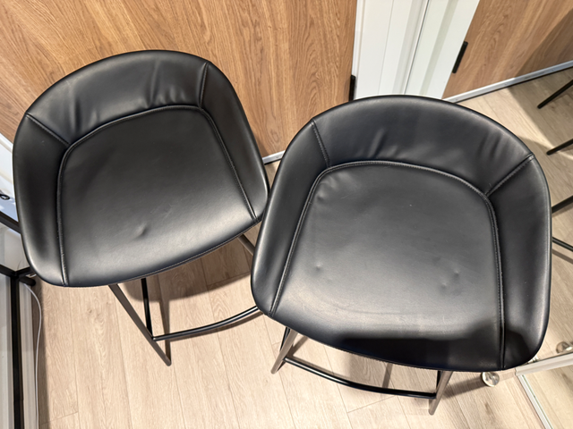 Black faux leather bar stools in Chairs & Recliners in City of Toronto - Image 3