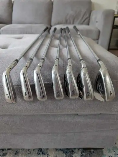 Left-handed Men's TaylorMade M4 irons with Regular Shafts 5-6-7-8-9-PW-AW Grips still in good condit...