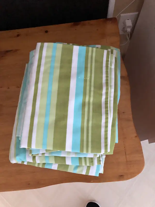 drap, santé et coton, couvre matelas, couverture en flanelle in Bedding in Edmundston - Image 4