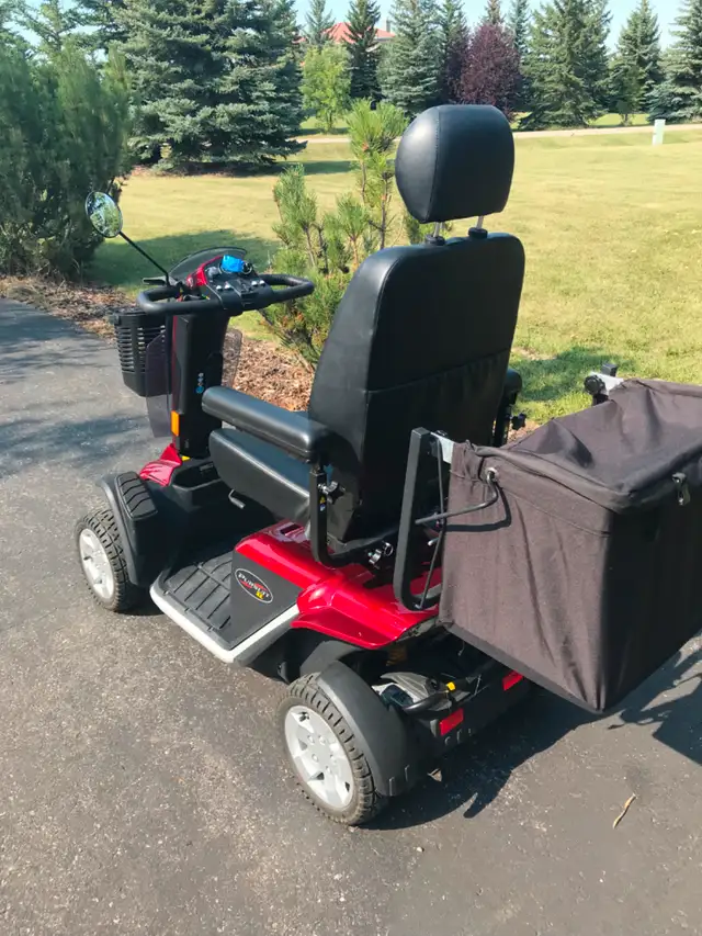 Pursuit Mobility Scooter628632780186911215