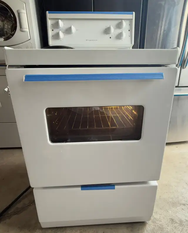 24” FRIGIDAIRE COIL TOP ELECTRIC STOVE APARTMENT SIZE  in Stoves, Ovens & Ranges in City of Toronto - Image 2