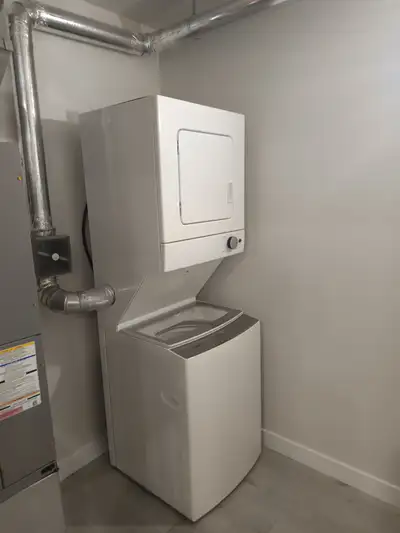 1-bedroom 1-bathroom suite available for Nov.30 2025 This top floor apartment is 579 sq. ft., pet fr...