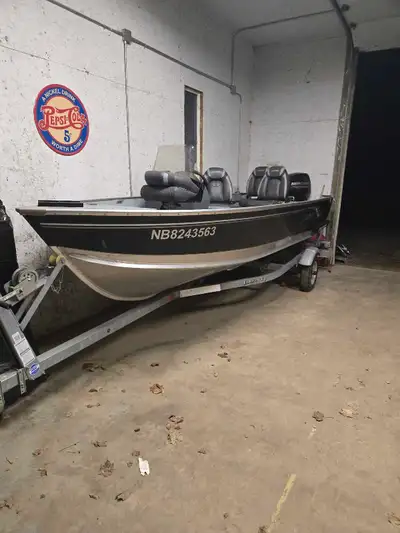2022 lund fury for sale it has a depth finder trolling motor dealer installed with separate battery...