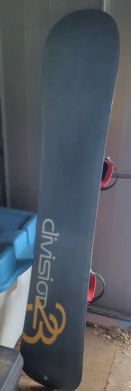 Dynastar exclusive paradise mountain skis- Division 23 snowboard in Snowboard in Red Deer - Image 9