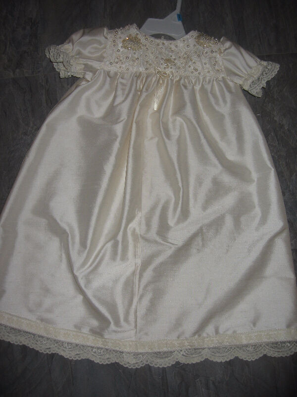 Christening Gowns in Other in Hamilton - Image 3