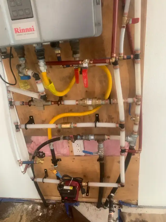 Plumber for hire458770423292907522