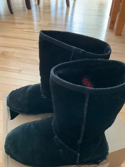 Girls winter boots size 4, Soft Moc shearling boots, View more