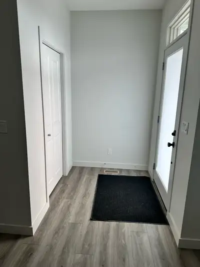 2024 duplex with 3 bedrooms , 2.5 baths + den & bonus room