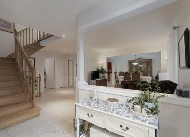 This is the one! Ravine lot, finished w/o bsmt 370 Royalpark Way62854409327106122