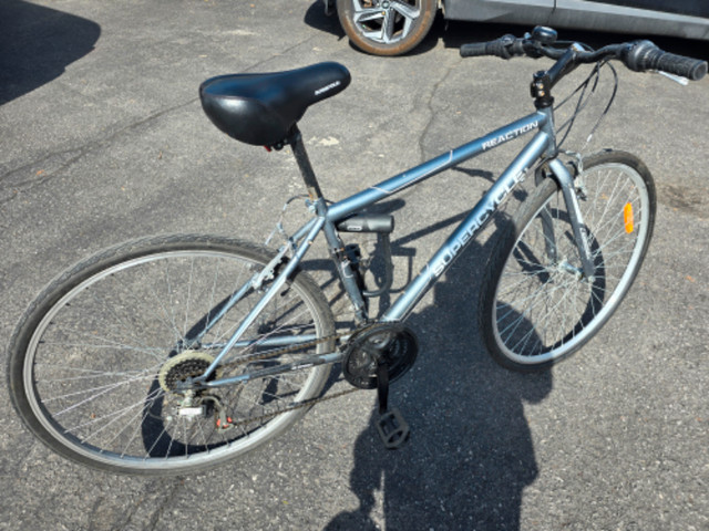 Commuter Bike - comes with Lock and Helmet in Road in Ottawa - Image 4