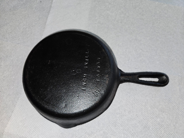 Vintage 6 1/2" Cast  Iron Pan - Taiwan in Arts & Collectibles in Belleville - Image 4