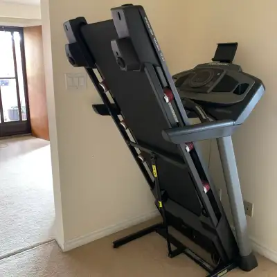 Barely used treadmill in brand new condition. It was bought new and could not be used due to complai...