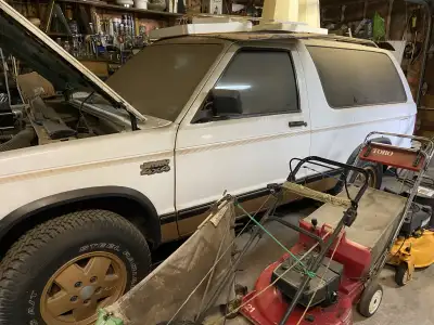 GMC Jimmy S-15 Edition spéciale des olympiques de Calgary de 1988 // entrposé dans garage depuis plu...