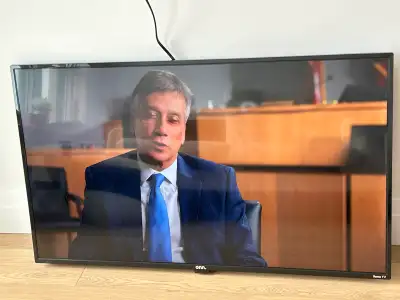 Téléviseur intelligent 43’’  4K UHD roku 3 ports HDMI, View more