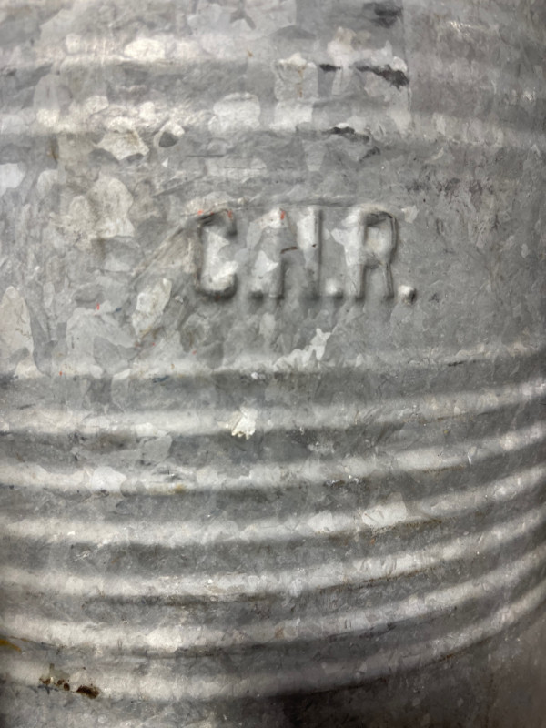 CANADIAN NATIONAL RAIL ROAD GALVANIZED WATER CONTAINER #V0350 in Arts & Collectibles in Edmonton - Image 3