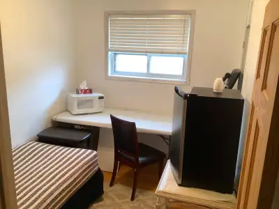 Quiet, clean home (with no children or pets) right at Hwy 401 and Liverpool Rd in Pickering. 7 minut...