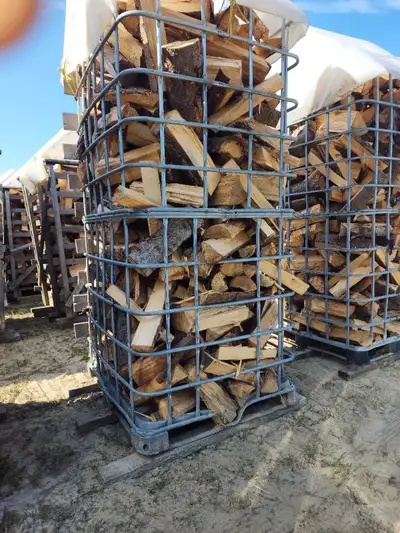 Bois 16 pouce fendu et sec Sapin et un peu de pruche 80 $ la corde (4x8pied) St bonaventure Vous pou...
