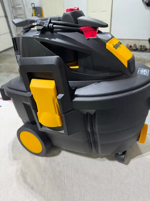 SHOP VAC WET/DRY (8gal, 5.5hp) - Almost New62863732491906121