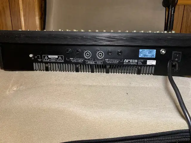 Yorkville AP 818 PA mixer w/soft case in Performance & DJ Equipment in Markham / York Region - Image 6