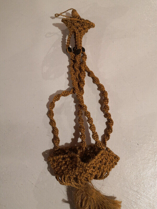 Beautifully wooden hanging flower pot holder basket as per pic in Arts & Collectibles in City of Toronto - Image 3