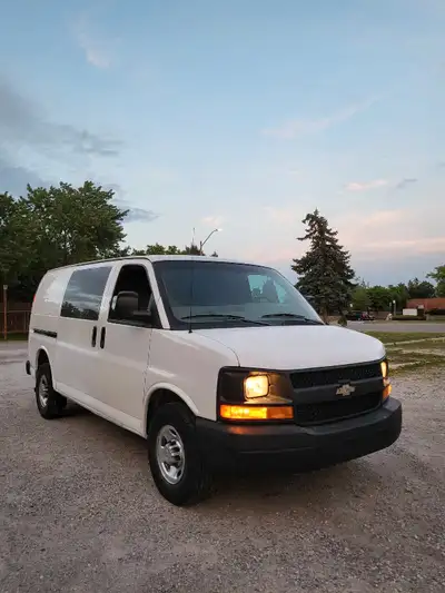 2011 Chevrolet Express 2500 v8 4.8 191,132 kms. Excellent engine. Excellent transmission. Drives wlv...
