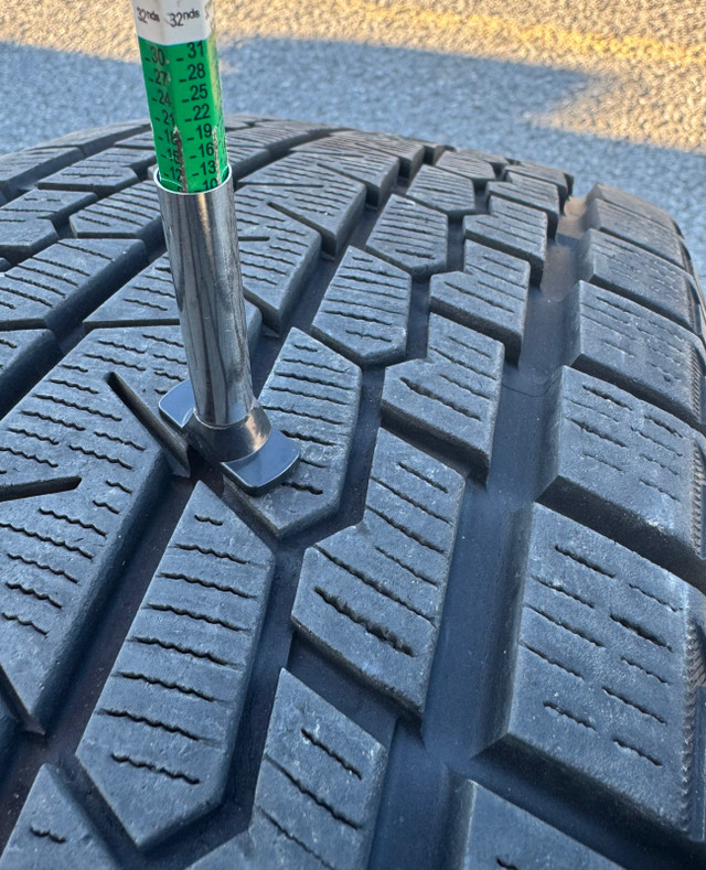 235/65/17 Yokohama Iceguard G075 90% tread off Nissan Rogue in Tires & Rims in Ottawa - Image 3