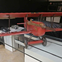 Avion en bois et metal