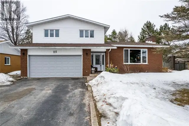 4 plus 1 bedroom House for Sale