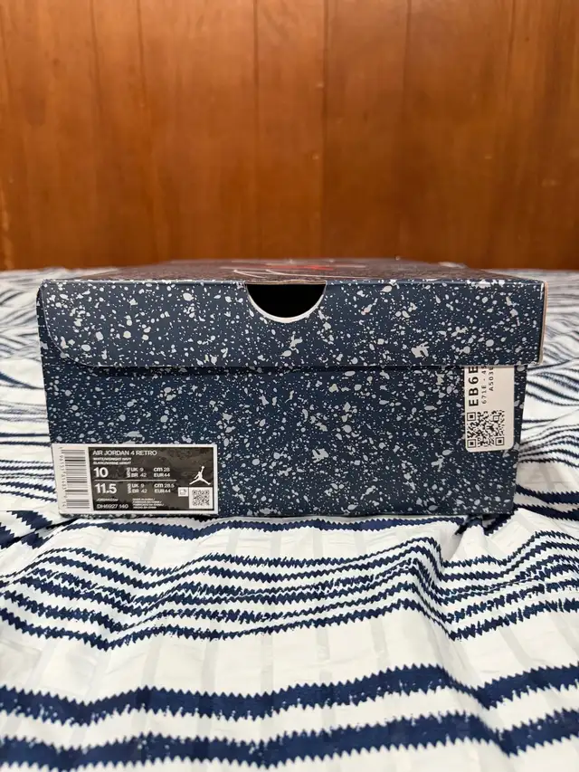 Jordan 4 Retro Midnight Navy in Men's Shoes in Calgary - Image 7