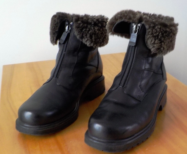 ONE GOOD PAIR LADIES LINED WINTER BOOTS in Women's - Shoes in City of Halifax