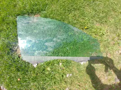 2003 - 2008 TOYOTA MATRIX VITRE AVANT PASSAGER WINDOW GLASS DOOR FRONT PASSENGER RIGHT SIDE RH OEM -...