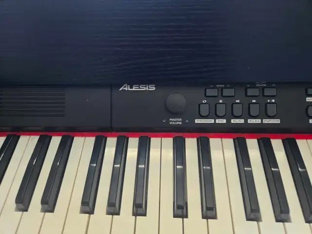 Piano à vendre in Pianos & Keyboards in Laval / North Shore - Image 2