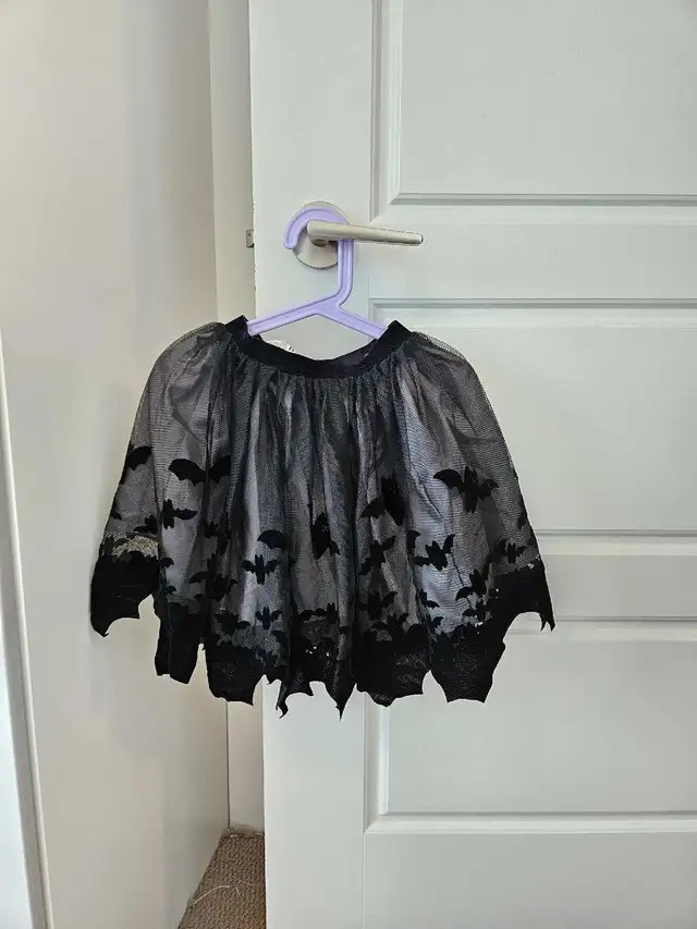 Halloween Bat Skirt (kids) in Clothing - 4T in Mississauga / Peel Region - Image 2