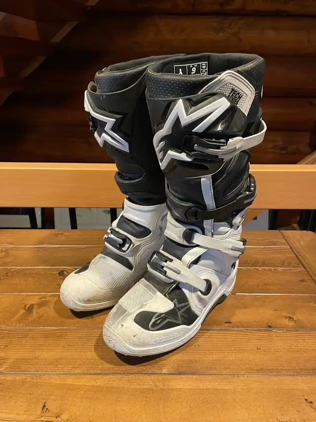 Alpinestars Tech 7 Motocross Boots Size 9 in Men's Shoes in Revelstoke - Image 2