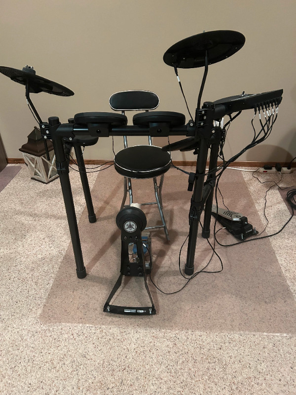 Yamaha DTX452K Electronic Drum Set in Drums & Percussion in Medicine Hat - Image 2