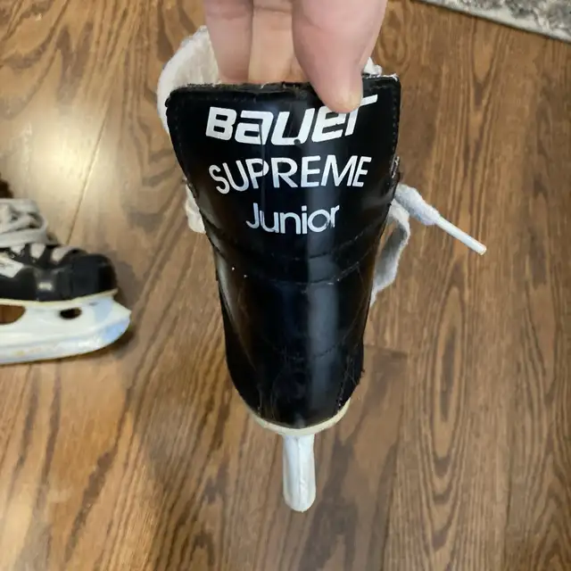 Bauer Junior kids ice skate size 8 in Skates & Blades in City of Toronto - Image 3