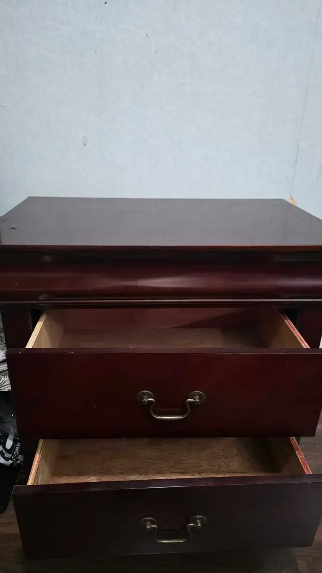 Classic 2-Drawer Wood Nightstand - Cherry (flexible on price) in Dressers & Wardrobes in Mississauga / Peel Region - Image 3