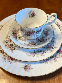 Royal Albert Lavender Rose Dinner Place Settings