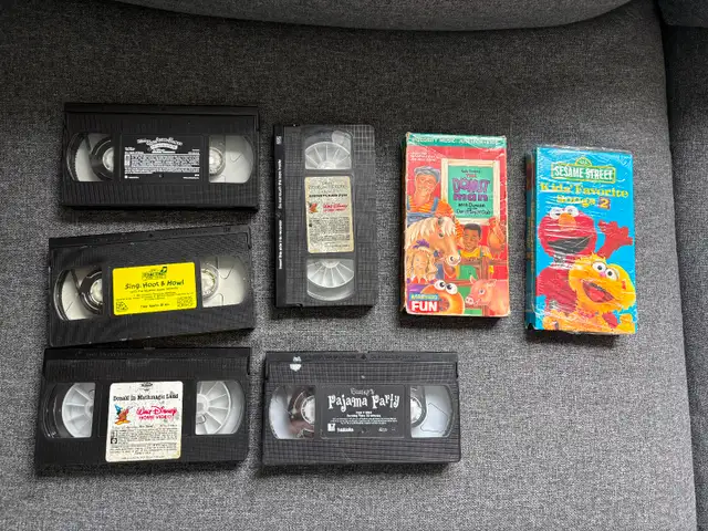 Kids VHS movies $1 each and up + more in CDs, DVDs & Blu-ray in Oakville / Halton Region - Image 2