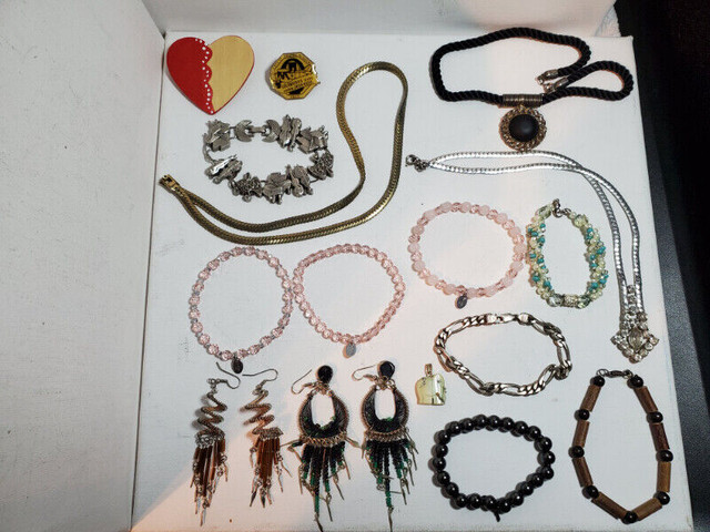 Lot de bijoux usagé / lot of jewelry used dans Bijoux et montres  à Ouest de l’Île - Image 2