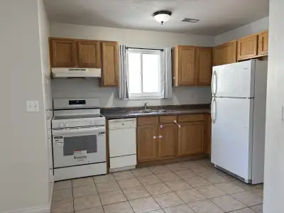Apartment: 2-BED-RM IN A Modern 4-PLEX BY U of W/ST CL COLLEGE. Beautiful unit in upper level of a 4...