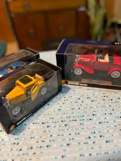Voitures neuves de collection échelle:1/24  ,1/32., View more
