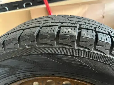Selling a set of 4 Yokohama iceGuard iG53 winter tires mounted on rims. Size: 195/65R15 91T Brand: Y...