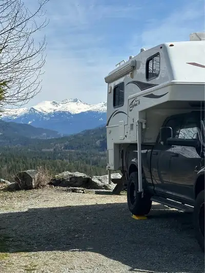 Fibreglass four-season Bigfoot 2500 C9.4 truck camper (short box, fits a 6.5 ft bed). Professionally...