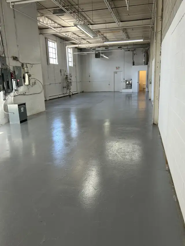 Warehouse industrial unit Dufferin/Finch 2000 or 2500 sq ft in Commercial & Office Space for Rent in City of Toronto - Image 5