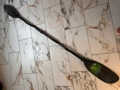 Accent Fit Pro Core Kayak Paddle 220 cm Carbon fibre Two piece NOTE: Attachment mechanism is broken/...