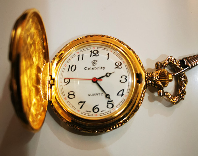Eagle Pocket Watch Men’s Gold Tone Quartz in Jewellery & Watches in Kitchener / Waterloo - Image 3