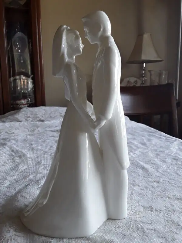 BONE CHINA  BRIDE & GROOM FIGURINE - MOMENTS, COALPORT,  ENGLAND in Arts & Collectibles in City of Toronto - Image 3
