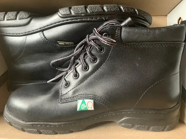 Neuves Bottes de travail  pour femme in Women's - Shoes in City of Montréal - Image 3